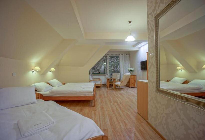 חדר סטנדרט לשלושה, Jawor