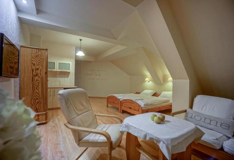 חדר סטנדרט לשלושה, Jawor