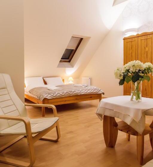 חדר סטנדרט לשלושה, Jawor