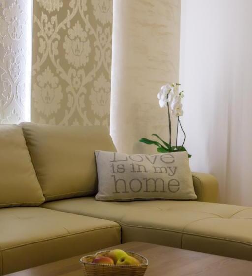 חדר סטודיו סטנדרד, Jawor