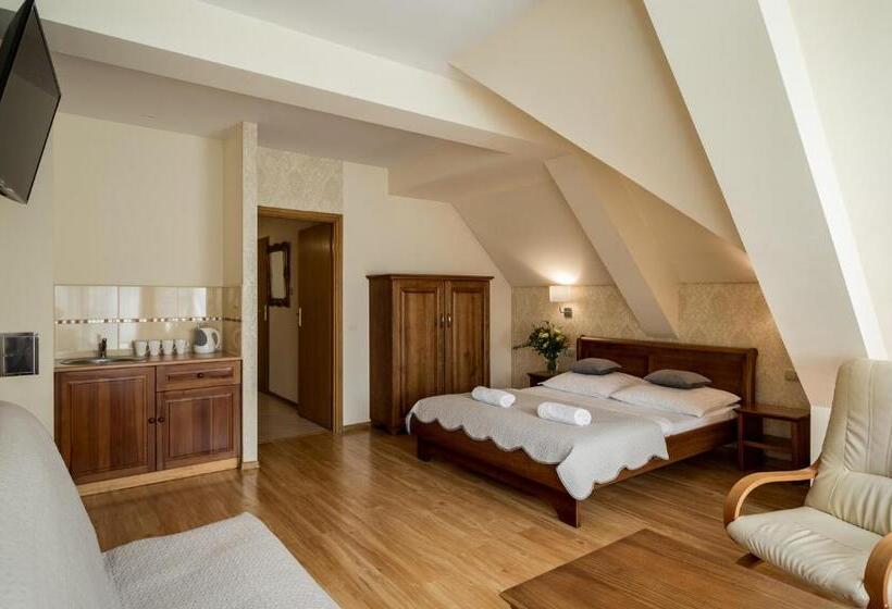 חדר סטודיו סטנדרד, Jawor