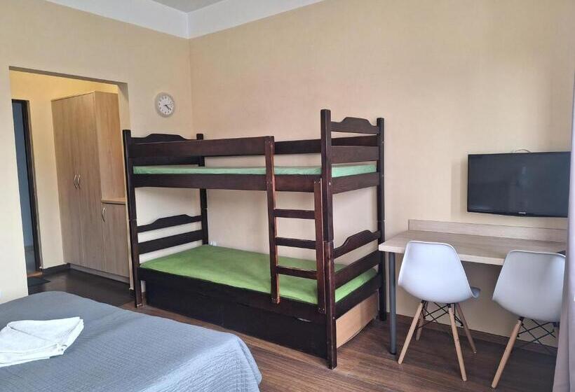 חדר לארבעה סטנדרטי עם מרפסת, Omega Jantar