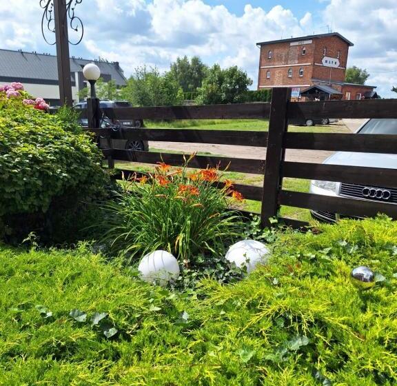 חדר סטנדרט לשלושה, Omega Jantar