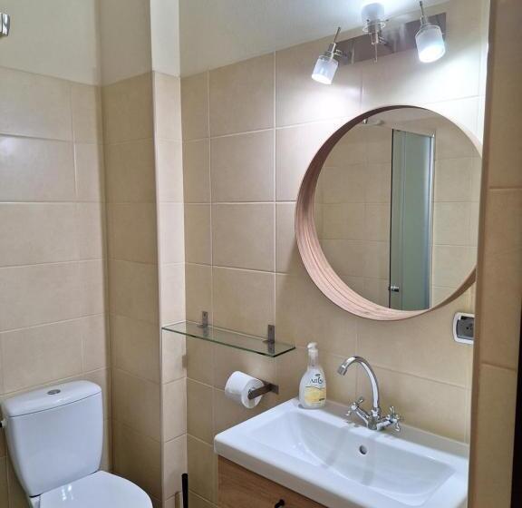 חדר סטנדרט לשלושה, Omega Jantar