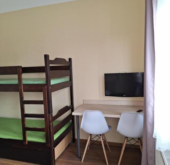 חדר לארבעה סטנדרטי עם מרפסת, Omega Jantar