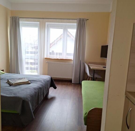 חדר סטנדרט לשלושה, Omega Jantar