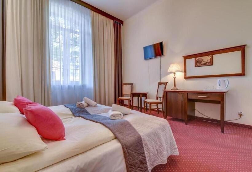 اتاق سوپریور, Savoy