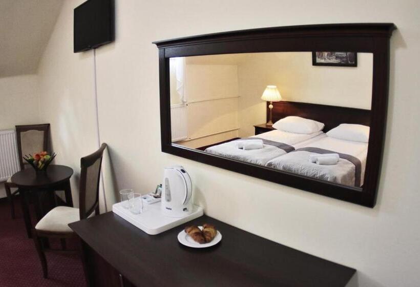 اتاق سوپریور, Savoy