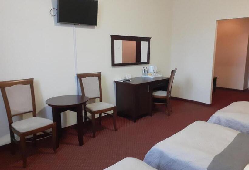 اتاق استاندارد سه نفره, Savoy