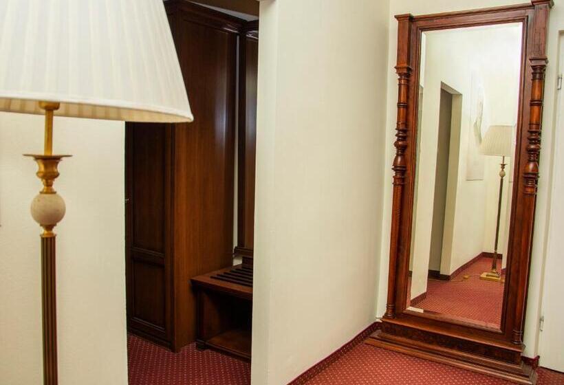 آپارتمان 1 خوابه, Savoy