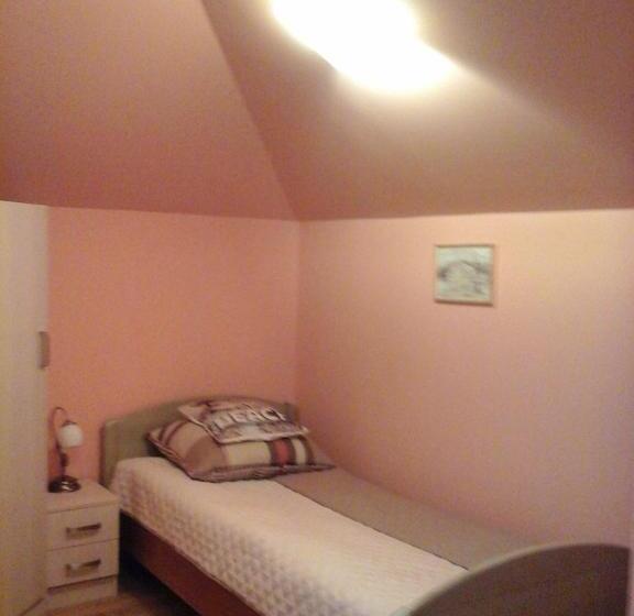 غرفة قياسية فردية, Willa Olympia