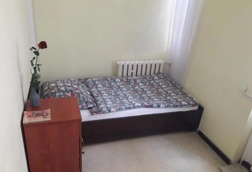 Economy Yhden Hengen Huone, Hostel Pałacyk