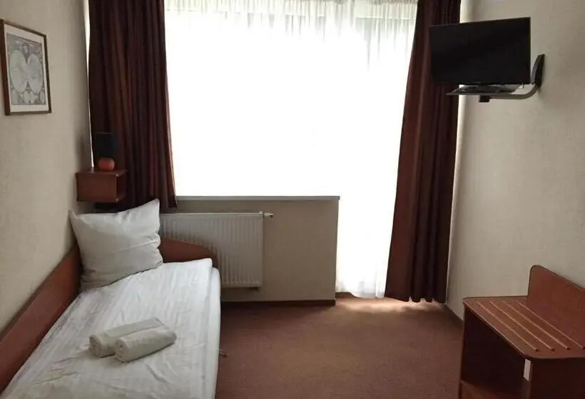 Standard Yhden Hengen Huone, żagiel