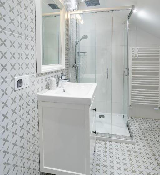 غرفة قياسية ثلاثية, Apartamenty Defala I Strefa Relaksu Natural Touch