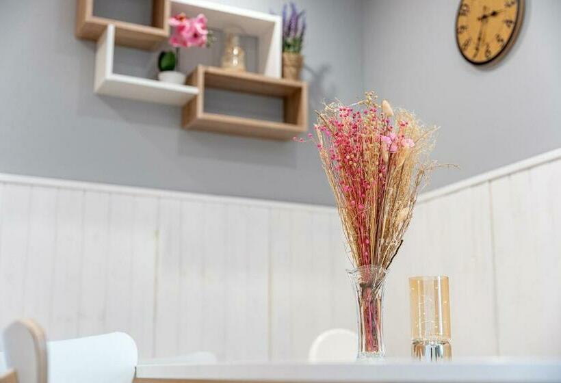 غرفة قياسية ثلاثية, Apartamenty Defala I Strefa Relaksu Natural Touch