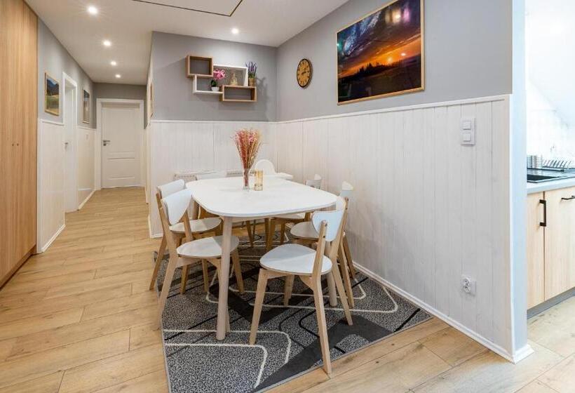 غرفة قياسية ثلاثية, Apartamenty Defala I Strefa Relaksu Natural Touch