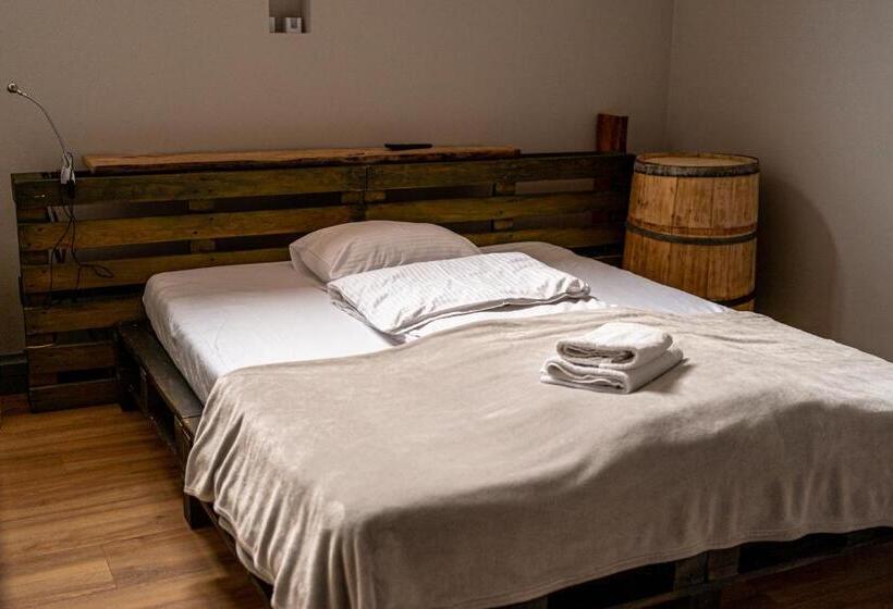 جناح, Chutor Nad Narwią