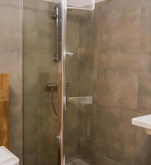 غرفة قياسية ثلاثية, Chutor Nad Narwią