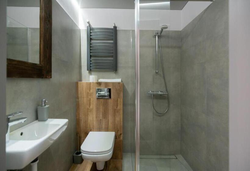 غرفة قياسية ثلاثية, Chutor Nad Narwią