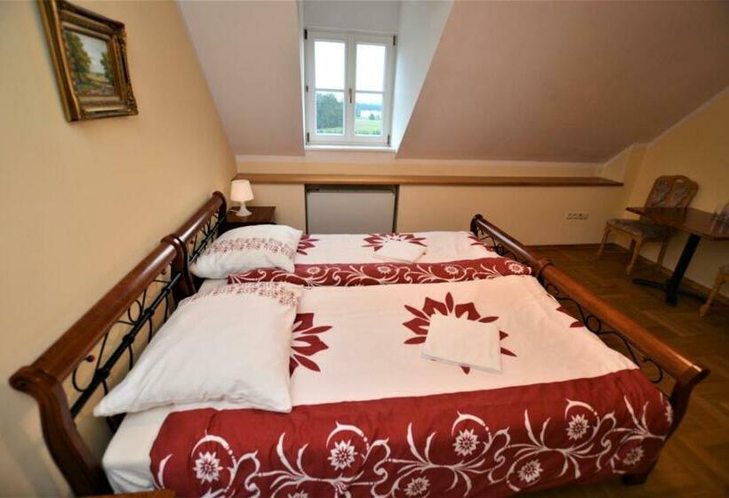 غرفة قياسية, Dwor Osieczek