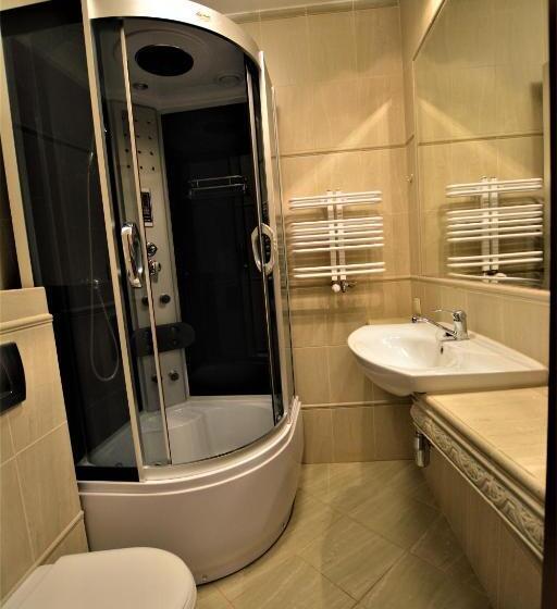 غرفة قياسية ثلاثية, Dwor Osieczek