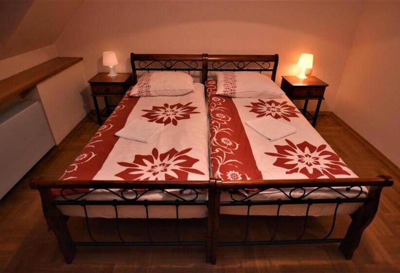 غرفة قياسية ثلاثية, Dwor Osieczek