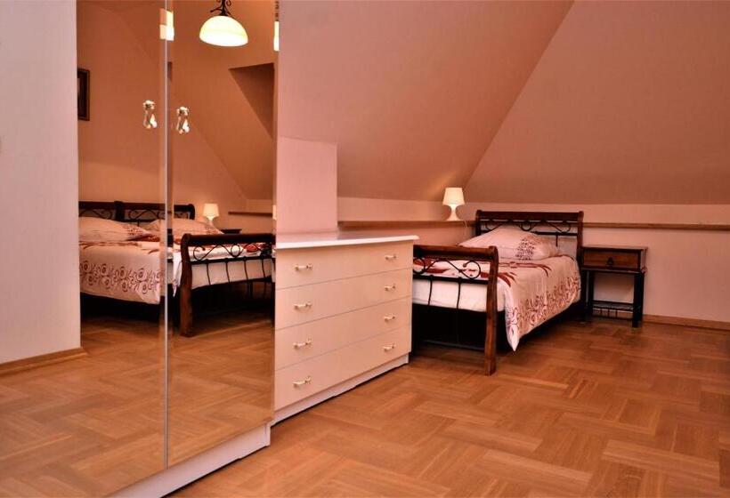 غرفة قياسية ثلاثية, Dwor Osieczek