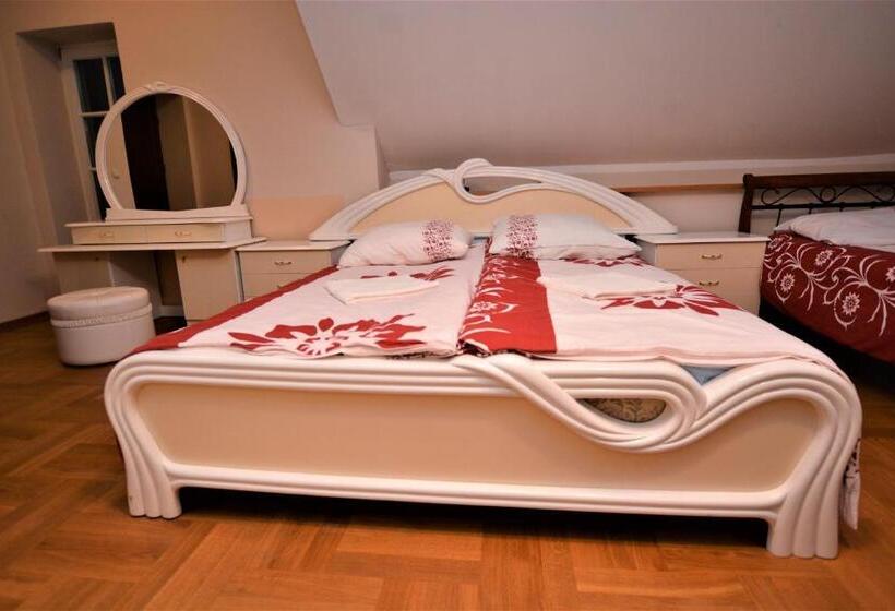 غرفة كومفورت ثلاثية, Dwor Osieczek