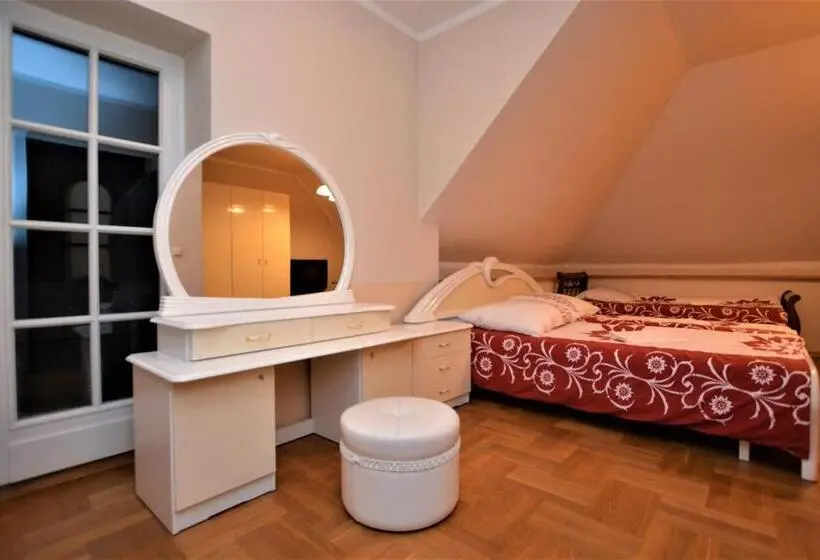 Comfort Kolmen Hengen Huone, Dwor Osieczek