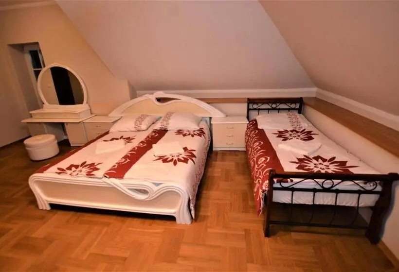 Comfort Kolmen Hengen Huone, Dwor Osieczek