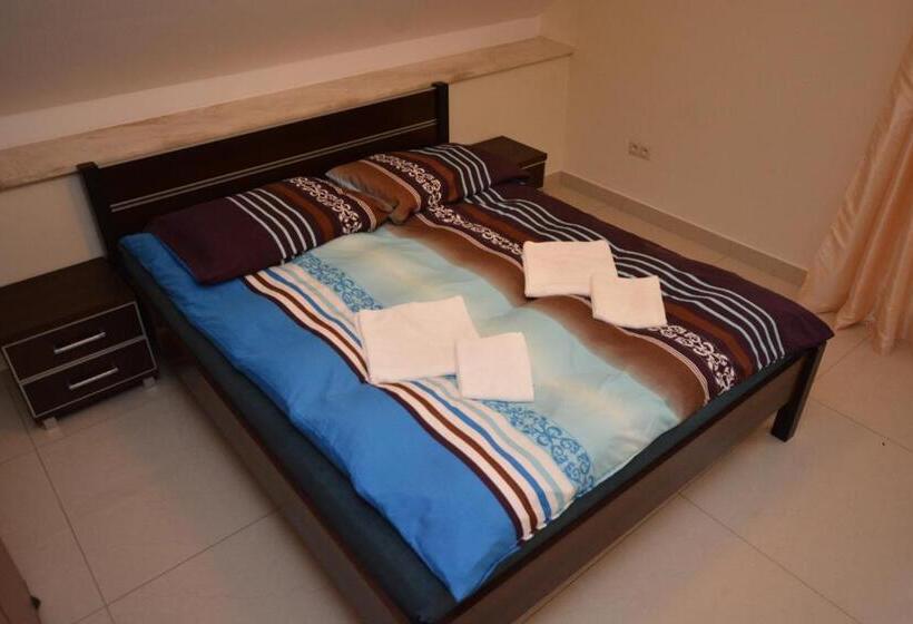 غرفة عائلية, Dwor Osieczek