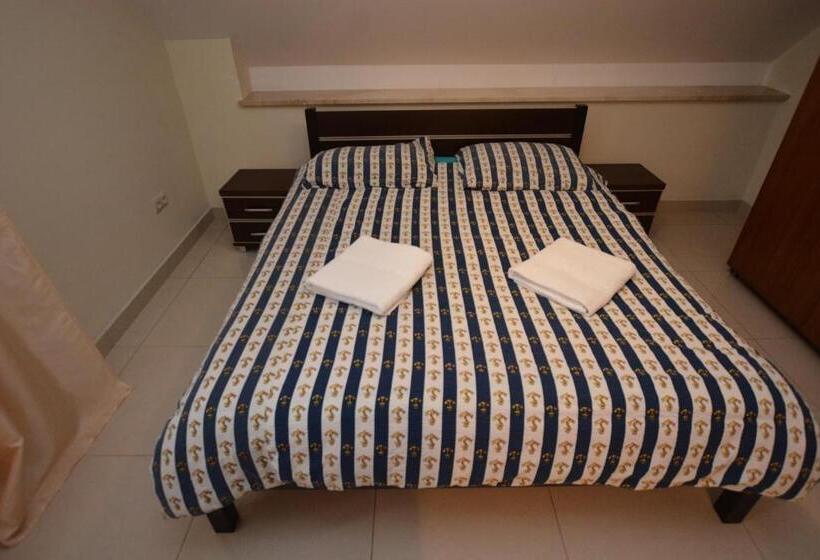 غرفة عائلية حمام مشترك, Dwor Osieczek