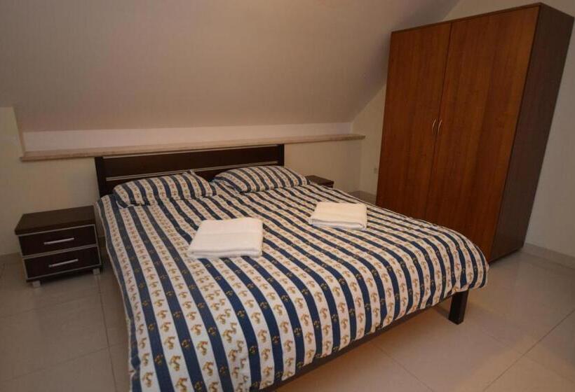 غرفة عائلية حمام مشترك, Dwor Osieczek