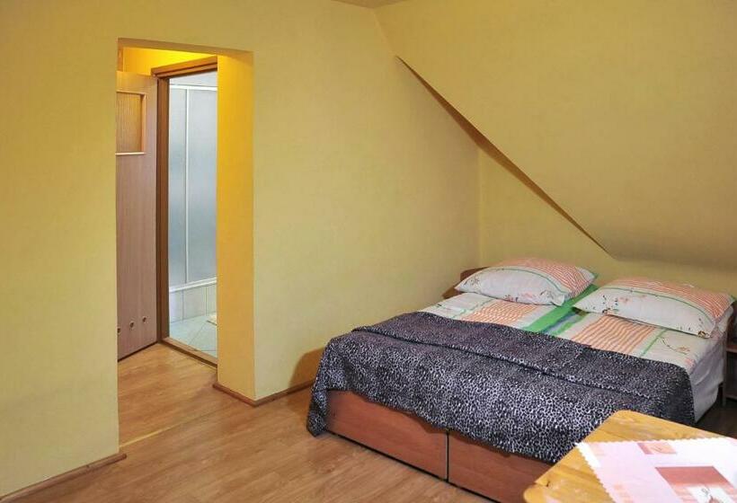 חדר לארבעה סטנדרטי עם מרפסת, Murań