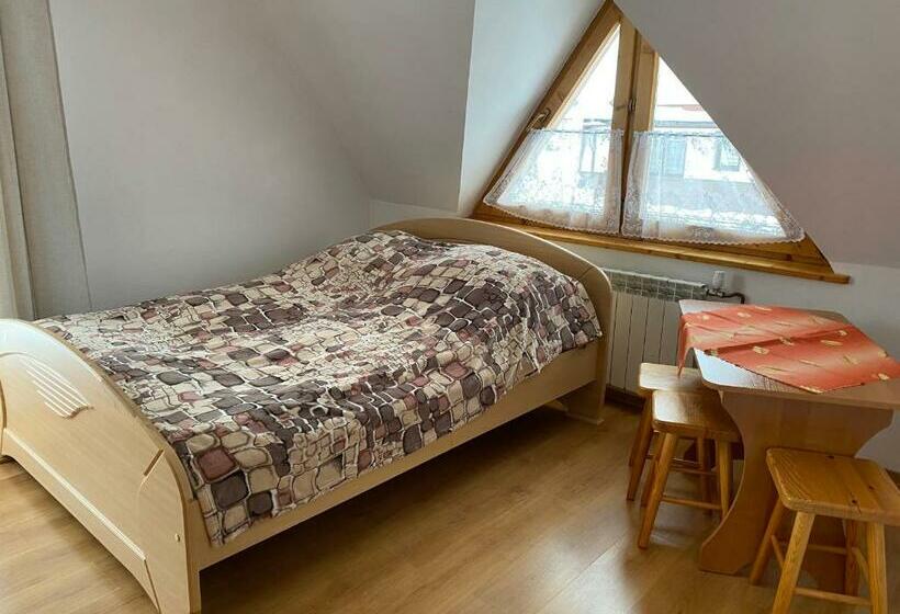 חדר סטנדרט לשלושה עם מרפסת, Murań