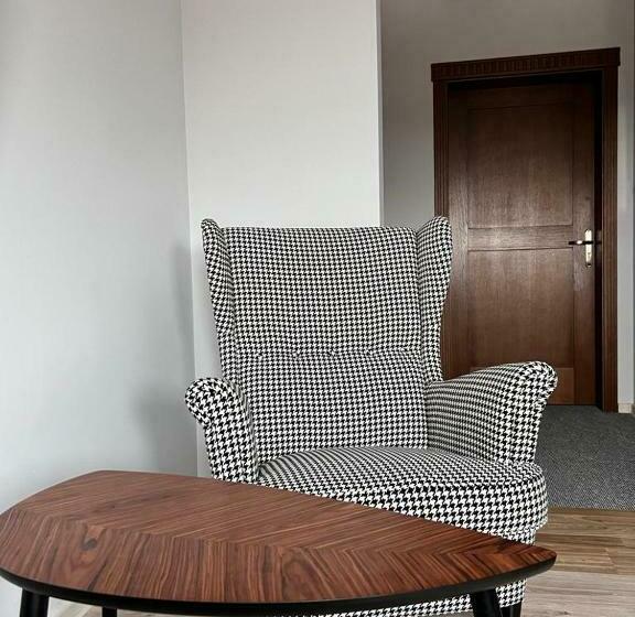 Номер Стандарт, Przystań