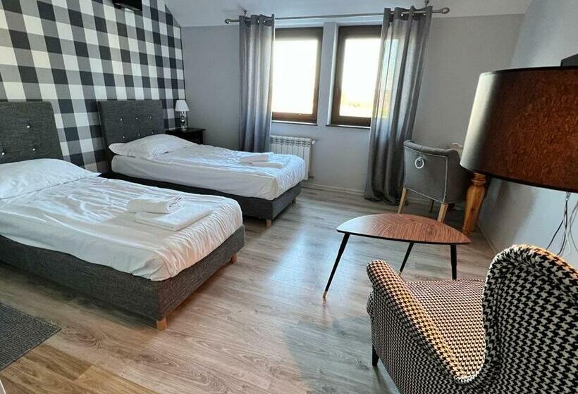 Номер Стандарт, Przystań