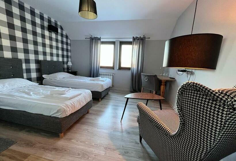 Номер Стандарт, Przystań