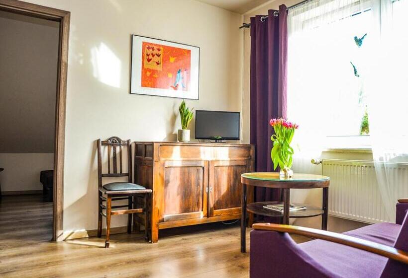 סוויטה, Willa Tużur