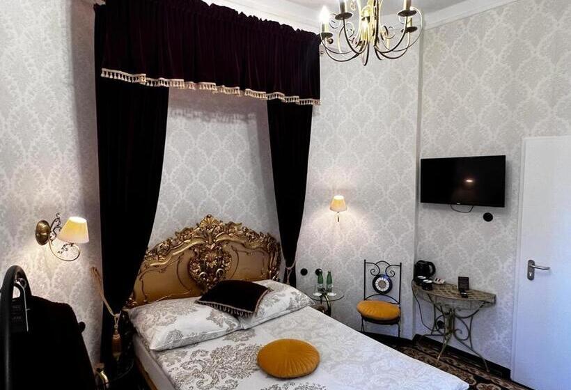 דירת חדר, Night O Clock Business Aparts