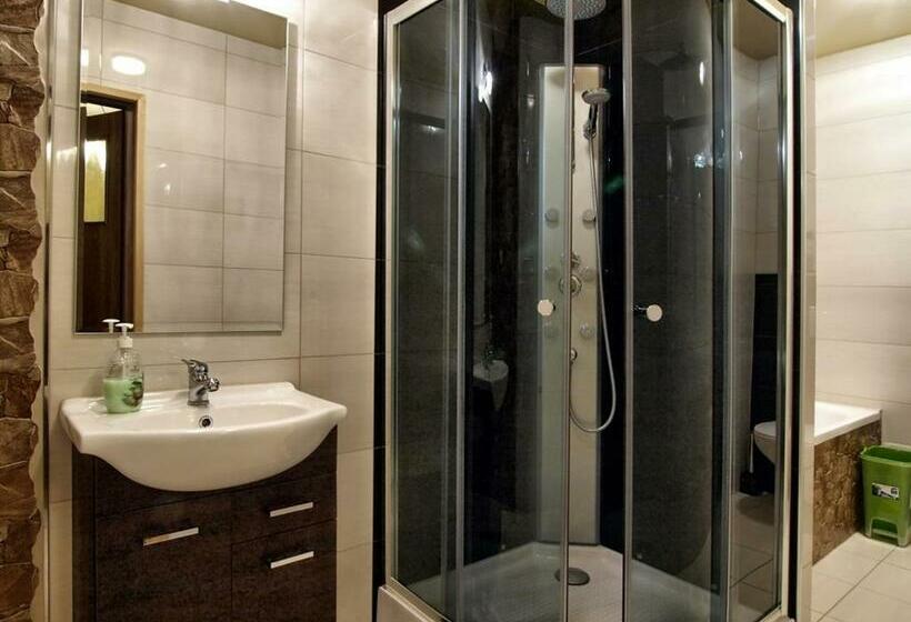 ファミリールーム, Chata Wsród Malw