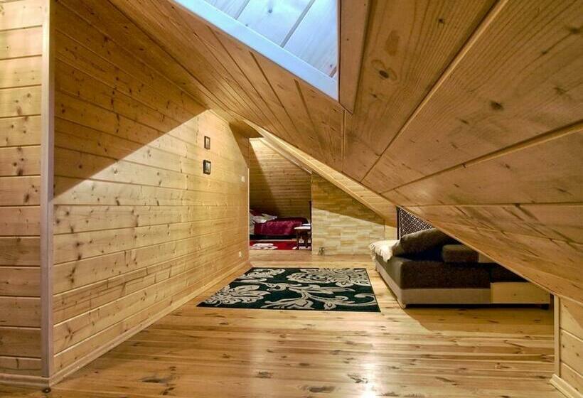 ファミリールーム, Chata Wsród Malw