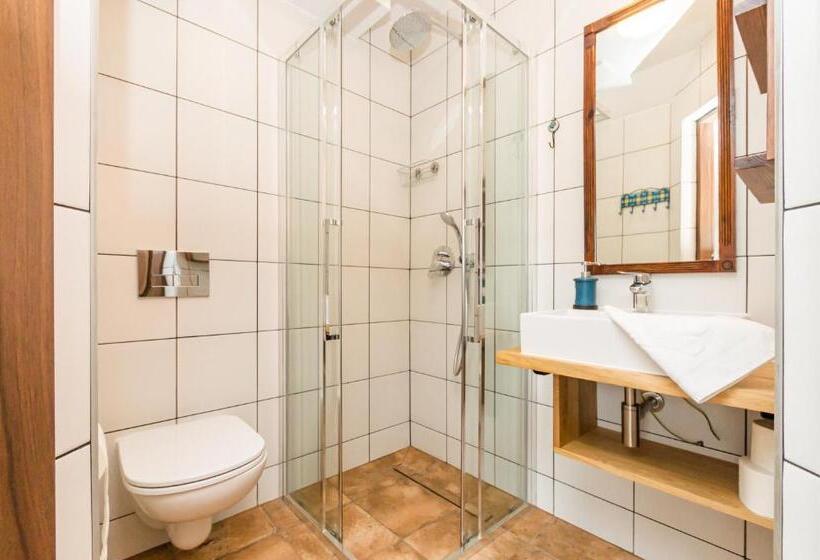 Номер Стандарт Вид на Озеро, Dom Podróżnika