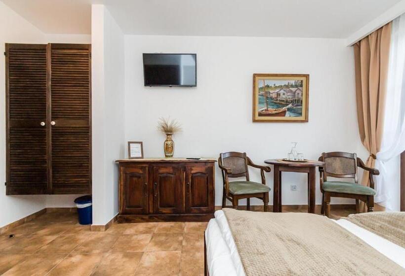 Номер Стандарт Вид на Сад, Dom Podróżnika