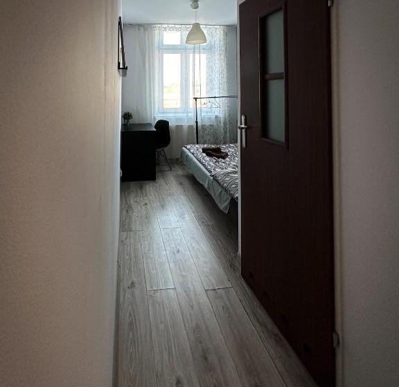 اتاق اکونومی, Kwadrat Apartamenty Grottgera