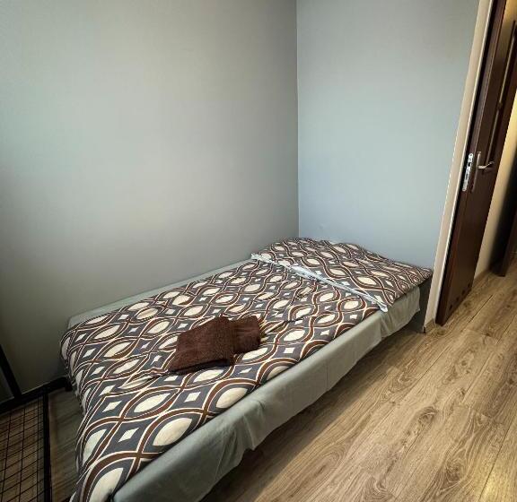 اتاق اکونومی, Kwadrat Apartamenty Grottgera