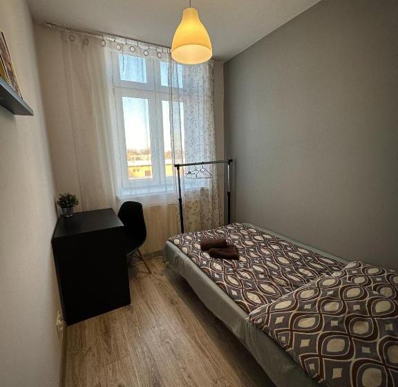 اتاق اکونومی, Kwadrat Apartamenty Grottgera