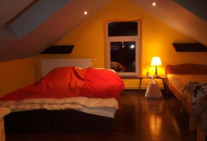 Четырехместный Номер Deluxe, Noclegi Na Polnej