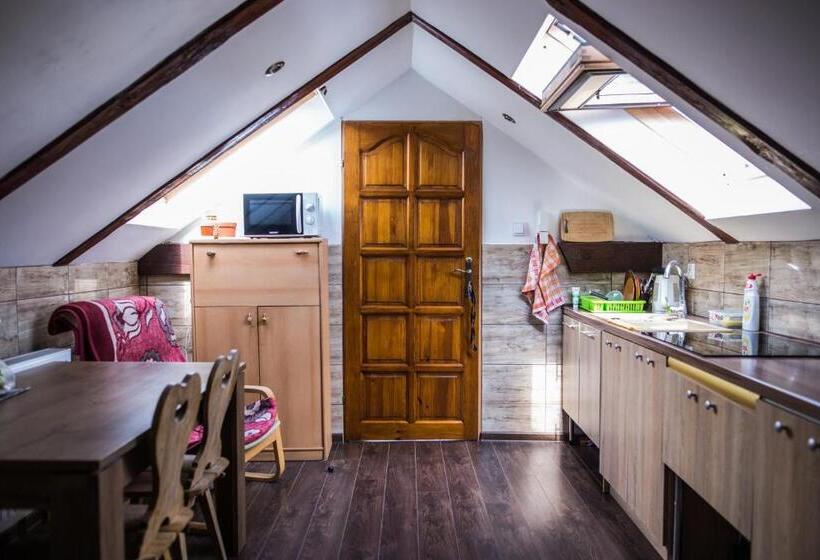 Четырехместный Номер Deluxe, Noclegi Na Polnej