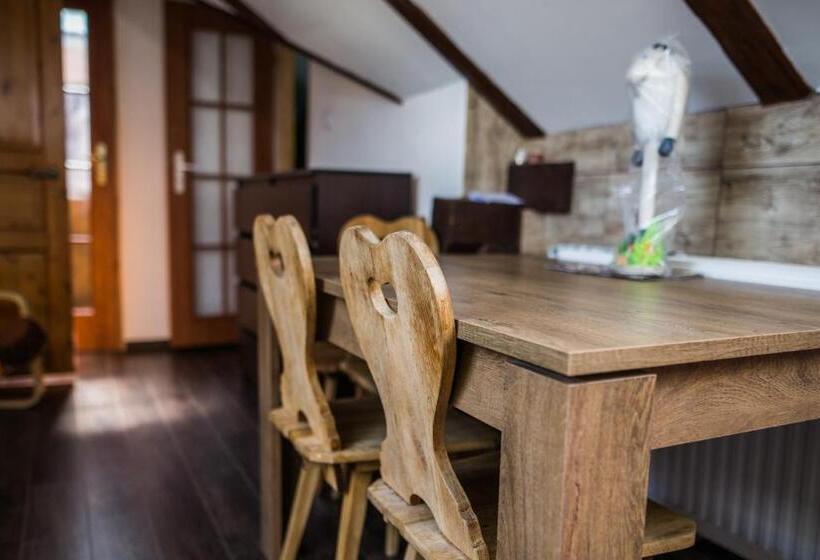 Четырехместный Номер Deluxe, Noclegi Na Polnej